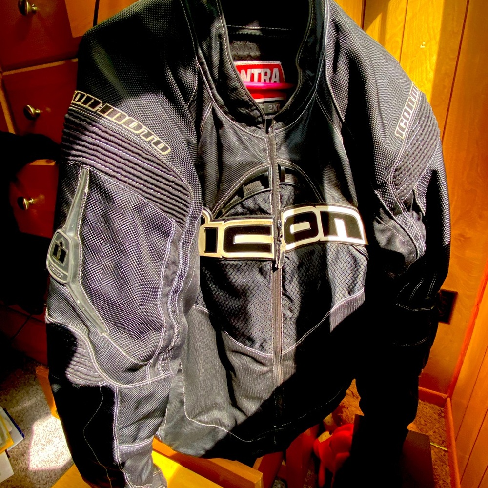 Icon ‘Contra’ motorcycle jacket with padding, black men’s XL, white lettering.